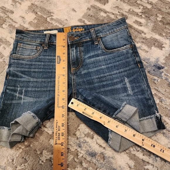 Kut from the kloth Katy boyfriend jean shorts. Cuffed. 6.5". Women's size 4. - Picture 14 of 15